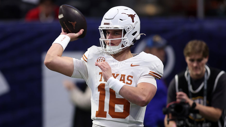 Texas' Arch Manning shares advice from Matthew McConaughey as popularity grows Internet InfoMedia texas arch manning shares advice from matthew mcconaughey as popularity grows