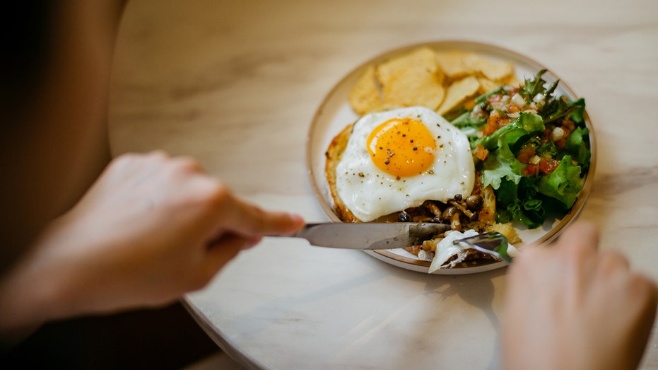 Eating these common foods could reduce Alzheimer's risk, experts say Internet InfoMedia eating these common foods could reduce alzheimers risk experts say