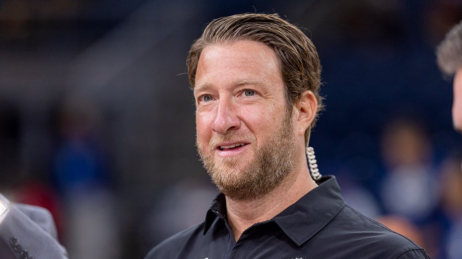 FOX Sports, Barstool Sports team up to enhance college football, basketball coverage in new deal Internet InfoMedia fox sports barstool sports team up to enhance college football basketball coverage in new deal