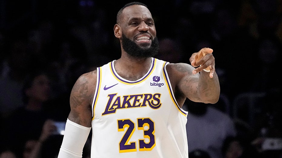 Internet InfoMedia lebron james reacts to speculation after he practiced at cavaliers facility yall bored man