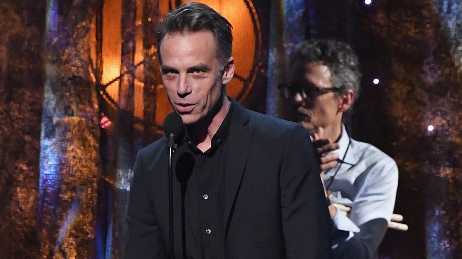 Internet InfoMedia matt cameron exits pearl jam after 27 years behind the drums