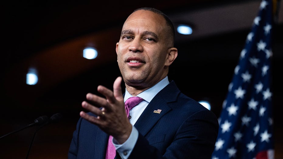 Texas map fight escalates as Jeffries vows ‘all options’ to stop GOP plan Internet InfoMedia texas map fight escalates as jeffries vows all options to stop gop plan
