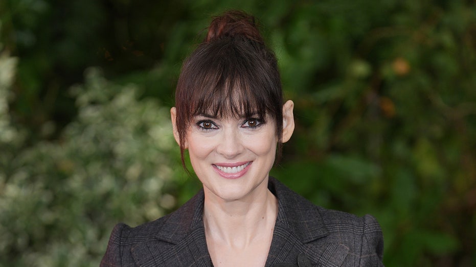 Internet InfoMedia winona ryder confesses to keeping rotisserie chicken wishbone from christopher walken for years