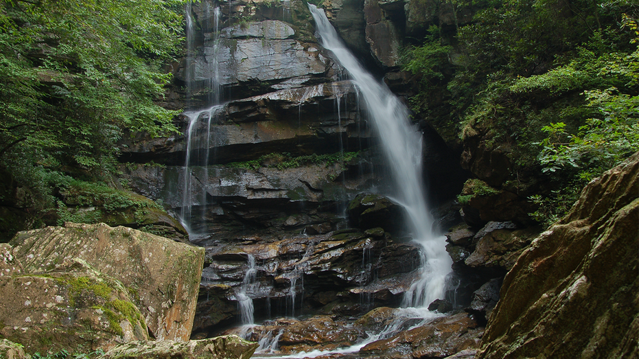 Internet InfoMedia woman dies after falling at least 75 feet while hiking in north carolina