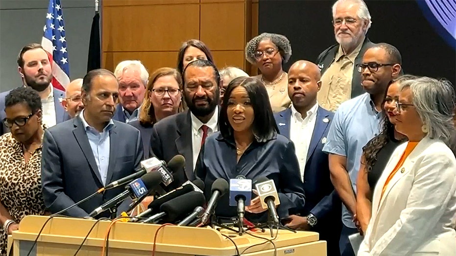 Internet InfoMedia all out war fleeing texas dems side with newsom as redistricting standoff continues fire with fire