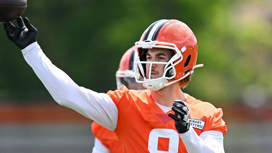 Browns make stunning Kenny Pickett trade to Raiders as backup quarterback role remains wide open Internet InfoMedia browns make stunning kenny pickett trade to raiders as backup quarterback role remains wide open