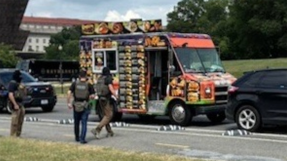 ICE says illegal migrant threatened to harm himself with butcher knife when stopped by officers in DC Internet InfoMedia ice says illegal migrant threatened to harm himself with butcher knife when stopped by officers in dc