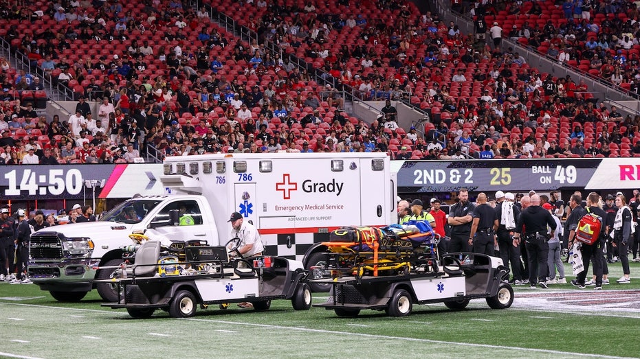 Internet InfoMedia lions morice norris leaves preseason game in ambulance after blow to the head