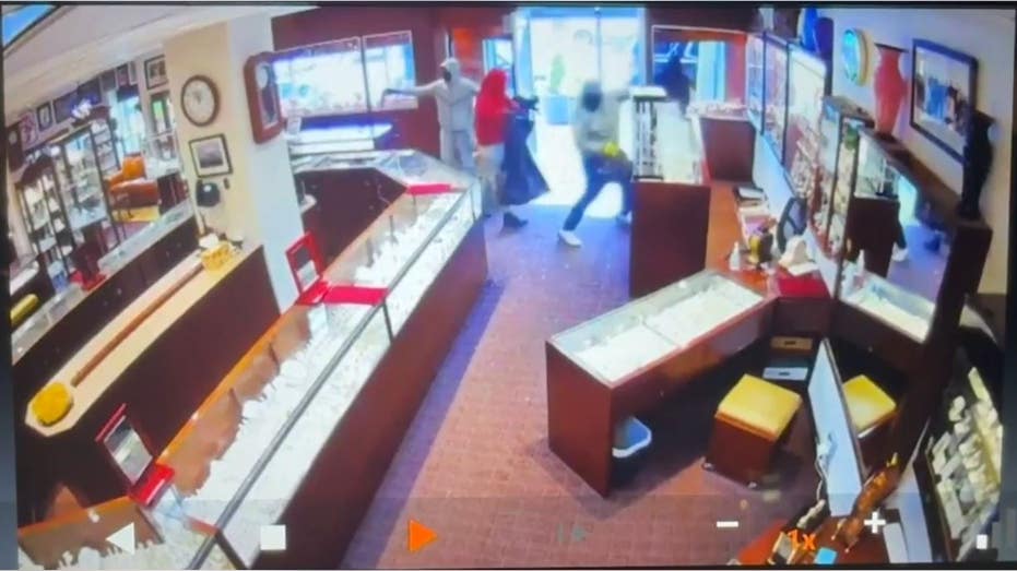 Internet InfoMedia masked robbers pull off brazen midday heist at seattle jewelry store in under two minutes