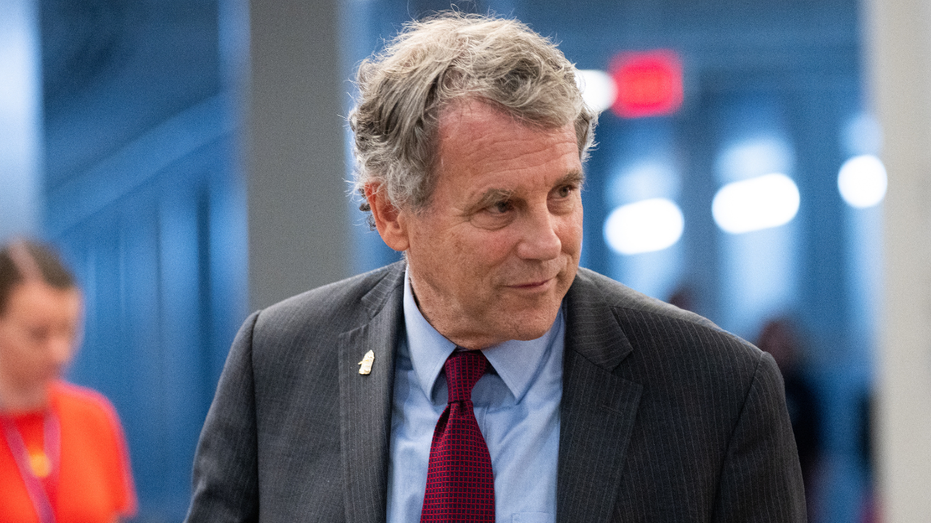 Ohio Democrat Sherrod Brown makes it official, challenging Trump ally in key Senate battle Internet InfoMedia ohio democrat sherrod brown makes it official challenging trump ally in key senate battle