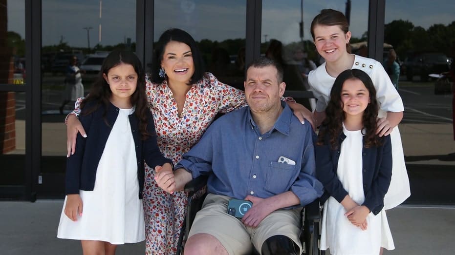 Internet InfoMedia trump salutes sgt michael verardo wounded afghanistan veteran who inspired independence funds trackchairs