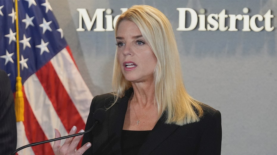 Internet InfoMedia bondi says human smuggling is getting people killed across us as she announces crackdown