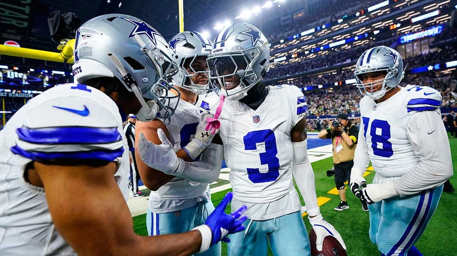 Internet InfoMedia cowboys packers end classic slugfest in tie