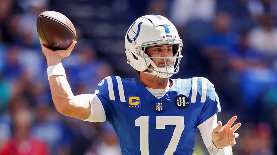 Internet InfoMedia daniel jones rushes for 2 touchdowns in dominant colts debut against dolphins