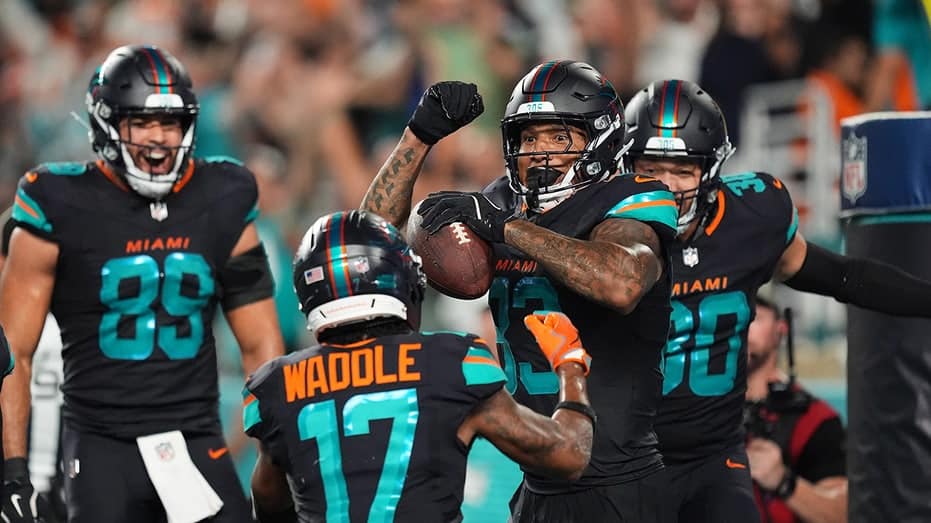 Internet InfoMedia darren waller puts on vintage performance to help dolphins grab first win of 2025 season