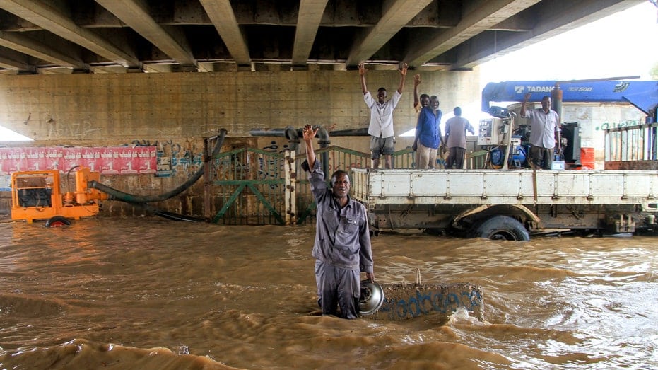 Internet InfoMedia landslide kills over 1000 people and levels entire village in sudans central darfur
