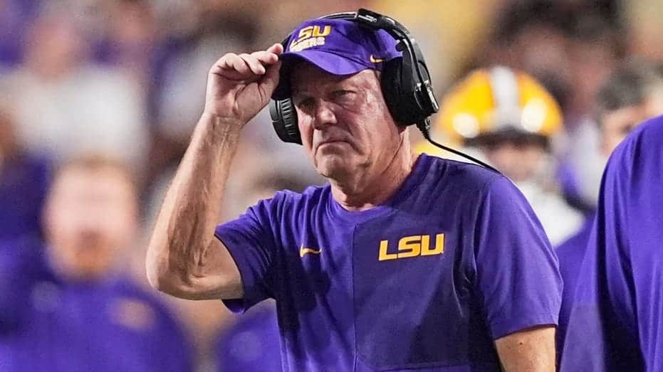 Internet InfoMedia lsu florida players steamroll coach brian kelly on sidelines