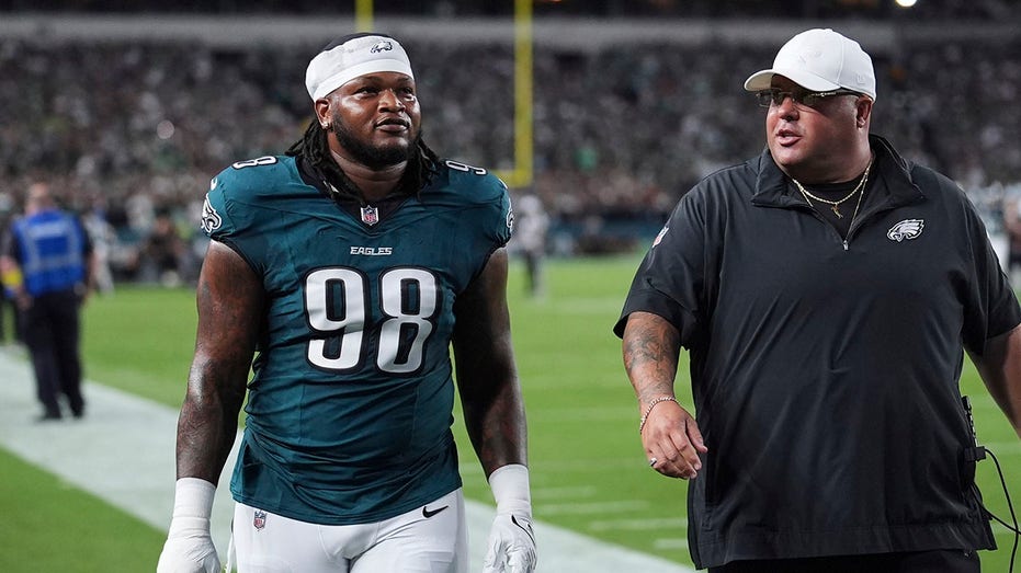 NFL world furious after Eagles' Jalen Carter gets ejected for spitting on Cowboys star Internet InfoMedia nfl world furious after eagles jalen carter gets ejected for spitting on cowboys star
