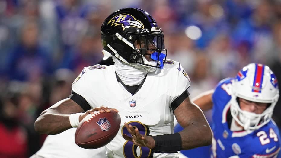 Ravens' Lamar Jackson shoves fan after getting smacked in helmet following TD strike Internet InfoMedia ravens lamar jackson shoves fan after getting smacked in helmet following td strike
