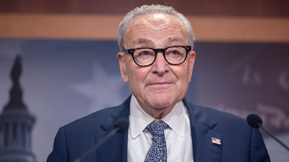 Bernie Sanders clashes with town hall attendee over Schumer leadership during shutdown Internet InfoMedia bernie sanders clashes with town hall attendee over schumer leadership during shutdown