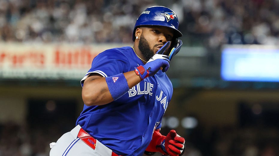 Internet InfoMedia blue jays take game 4 over yankees to secure first alcs trip since 2016