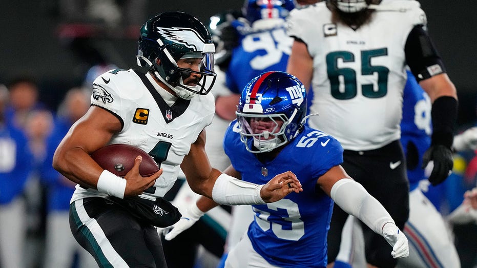 Eagles get blown out by Giants after running tush push play 4 straight times, inciting backlash Internet InfoMedia eagles get blown out by giants after running tush push play 4 straight times inciting backlash