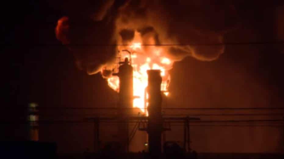 Internet InfoMedia fire at chevron refinery sends massive flames shooting into southern california night sky