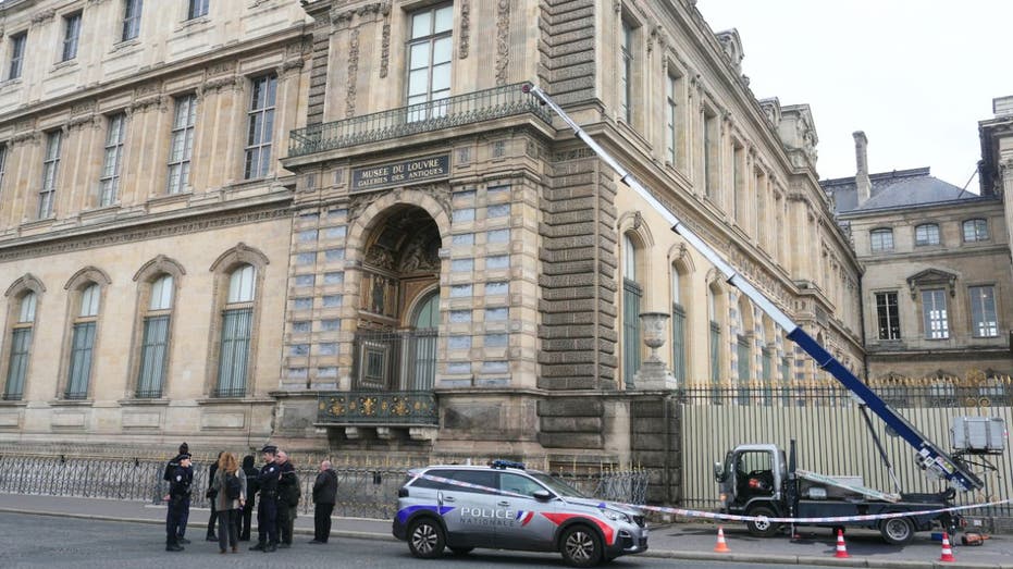 Internet InfoMedia louvre director grilled on spectacular security failures including camera pointing away from key balcony