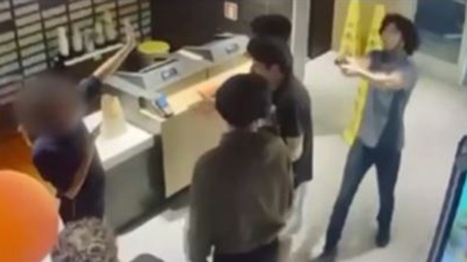 McDonald's worker shoots customer in neck during 'McMess' altercation, Florida sheriff says Internet InfoMedia mcdonalds worker shoots customer in neck during mcmess altercation florida sheriff says