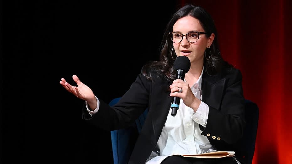 Internet InfoMedia paramount set to announce deal for bari weiss to join cbs news report
