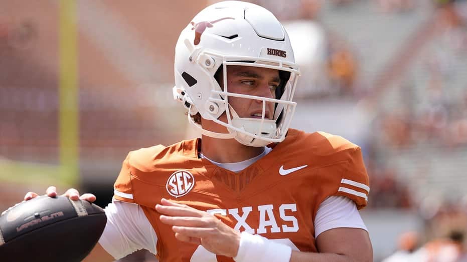 Internet InfoMedia texas star arch manning receives big vote of confidence from chad powers actor glen powell