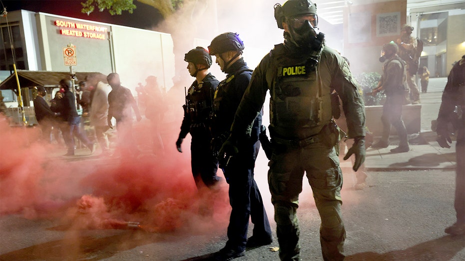 Internet InfoMedia victor davis hanson when liberals play confederates portlands revolt against america