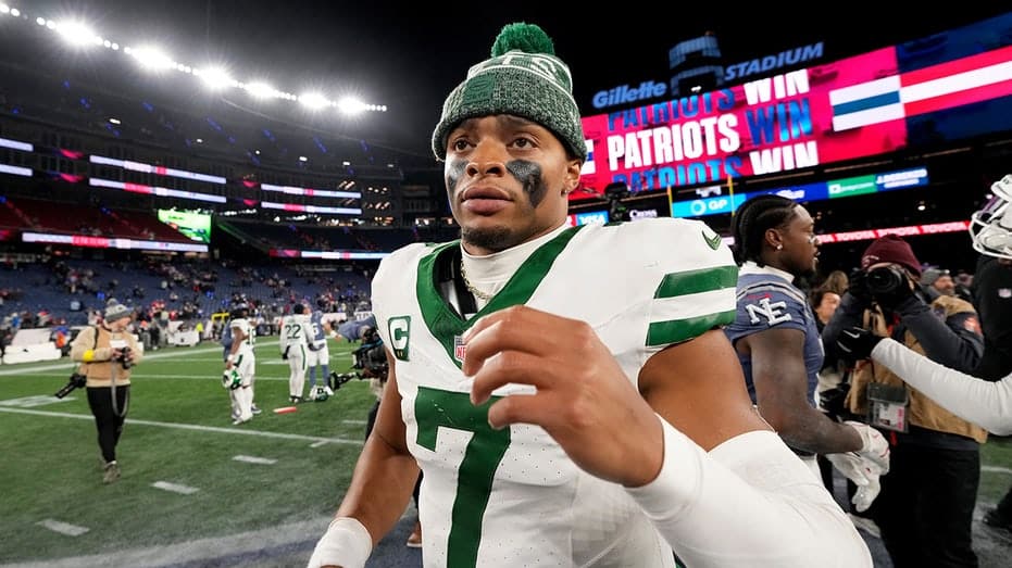 Jets quarterback Justin Fields offers blunt reaction to benching Internet InfoMedia jets quarterback justin fields offers blunt reaction to benching