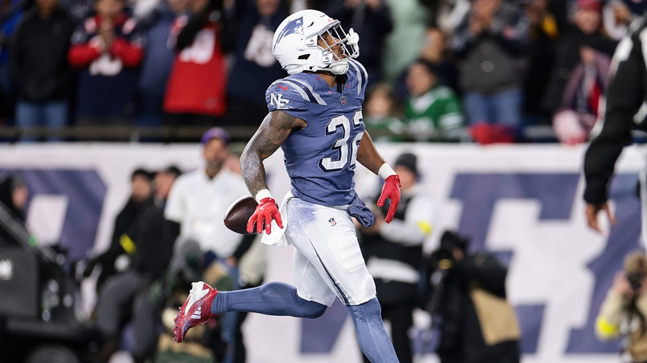 Patriots handle AFC East rival Jets at home behind TreVeyon Henderson's 3-touchdown night Internet InfoMedia patriots handle afc east rival jets at home behind treveyon hendersons 3 touchdown night